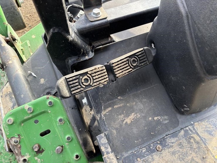 2016-john-deere-1600-turbo-image-21