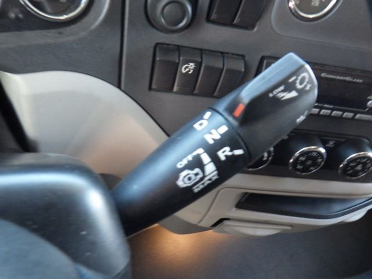 2021-peterbilt-579-image-22