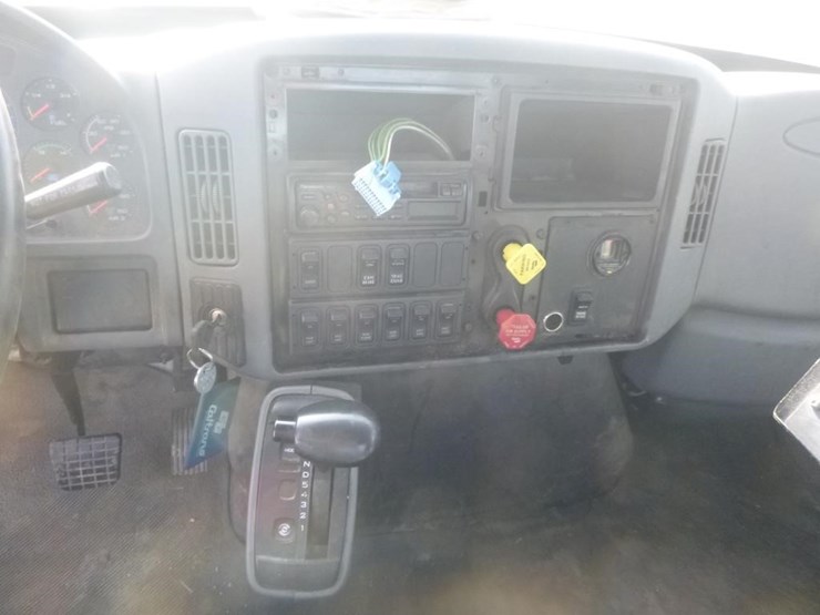 2004-international-7400-image-12