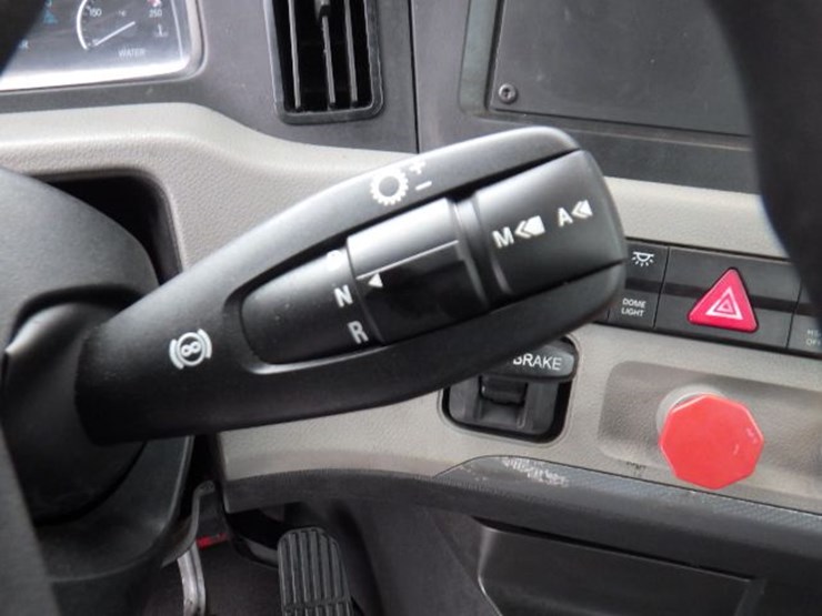 2019-freightliner-cascadia-126-image-17