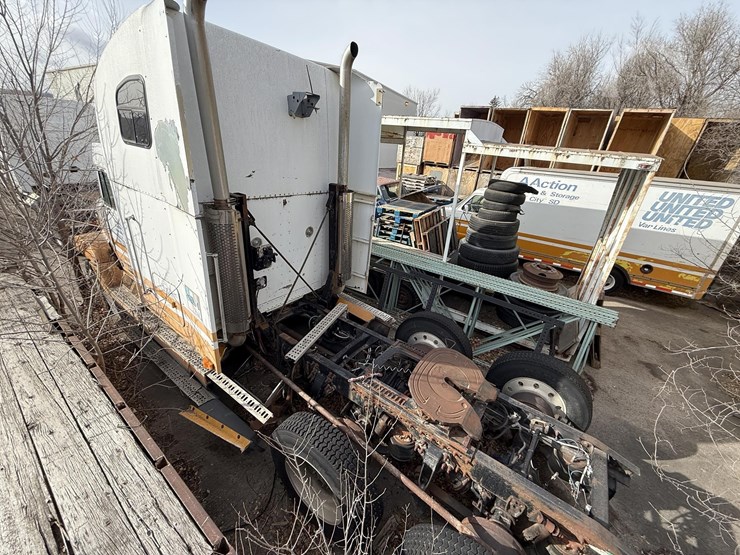 1997-freightliner-fld120-image-22