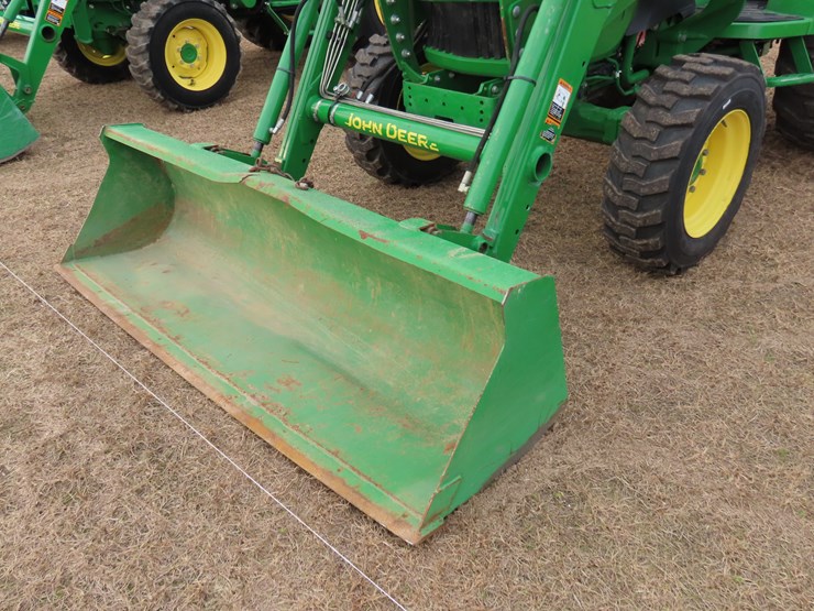 2019-john-deere-4044m-image-3