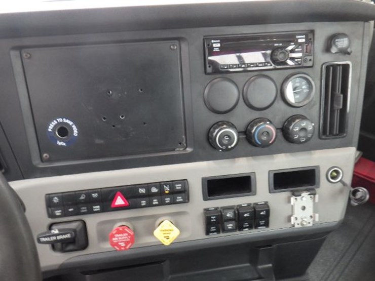 2020-freightliner-cascadia-116-image-17