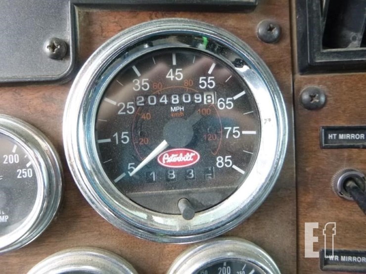 2000-peterbilt-330-image-9