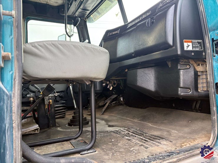 2021-western-star-4900ex-image-51