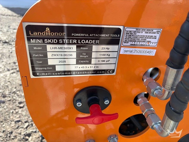 2025-landhonor-lhr-me380x1-stand-on-track-loader-skid-steer-image-5