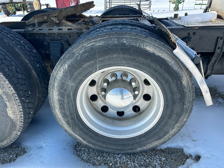 1996-freightliner-fld120-image-49