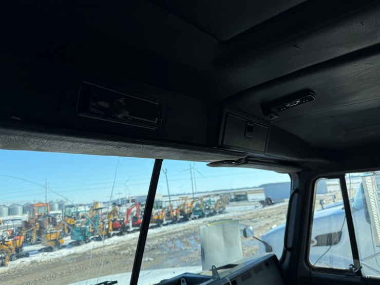 1996-mack-ch613-image-47