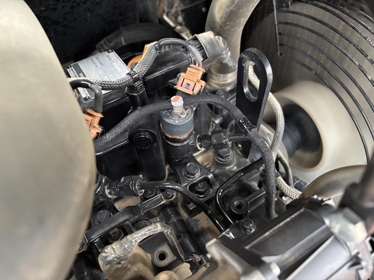 2021-takeuchi-tb240-image-54