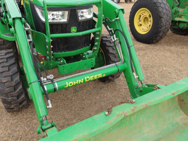 2019-john-deere-4044m-image-4
