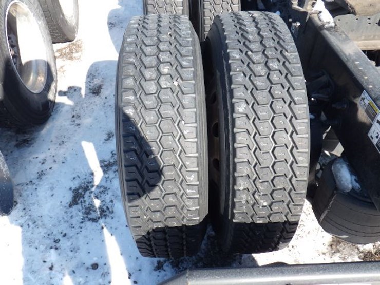 2023-peterbilt-579-image-17