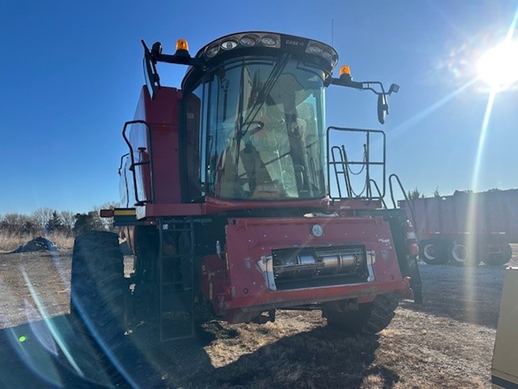 2013-case-ih-6130-image-11