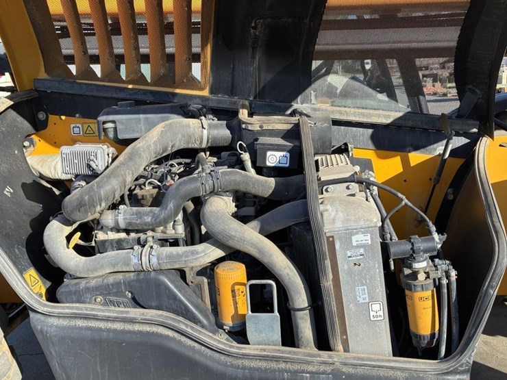 2014-jcb-512-56-image-15