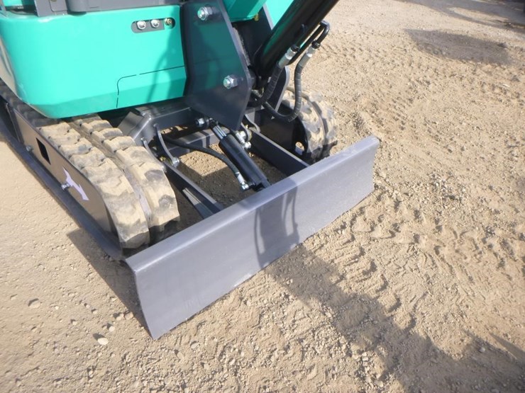 2025-agt-qk16r-hydraulic-excavator-image-16