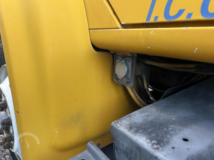 2001-international-4700-image-23