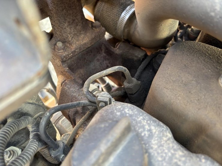 2011-case-570m-xt-image-49