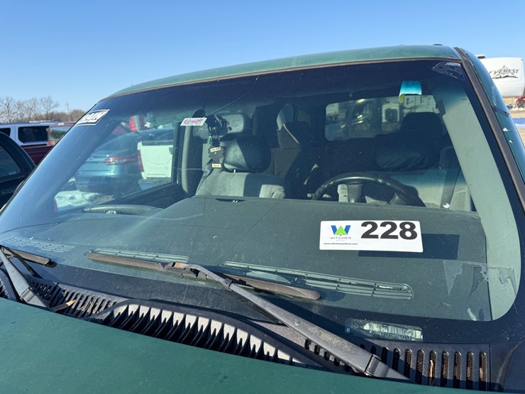 2004-chevrolet-tahoe-image-19