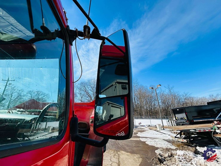 2011-volvo-truck-vhd-tri-axle-dump-truck-image-56