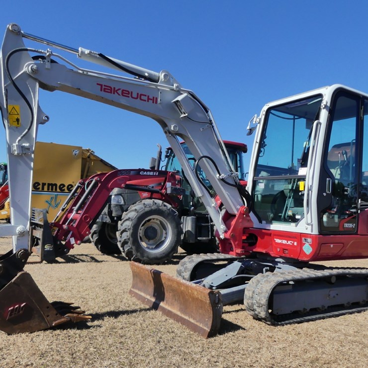 2020 TAKEUCHI TB235-2