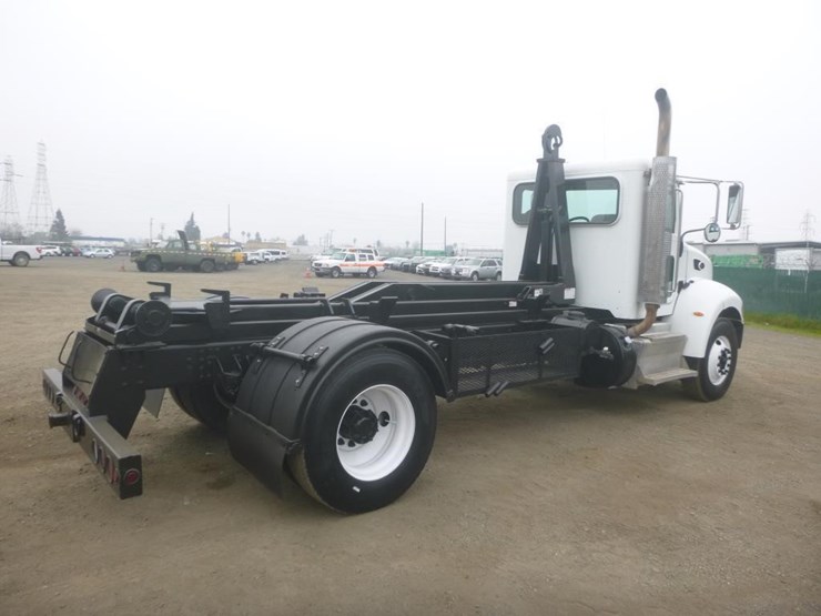 2011-peterbilt-337-image-3