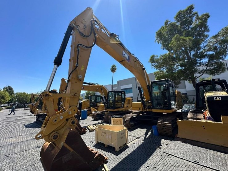 2021-caterpillar-320gc-image-4