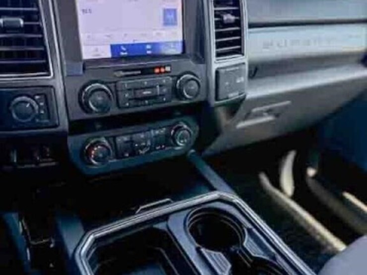 2022-ford-f550-xlt-image-3