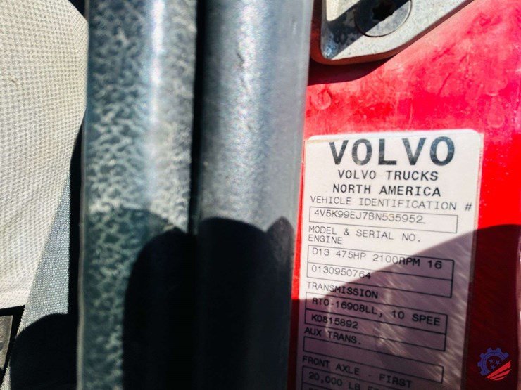 2011-volvo-truck-vhd-tri-axle-dump-truck-image-65