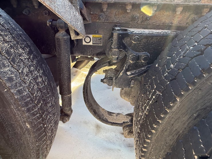 2016-peterbilt-579-image-13