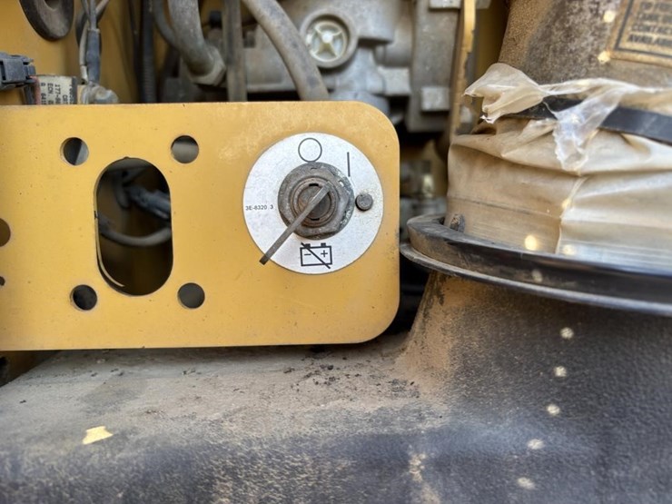 2005-caterpillar-143h-image-59