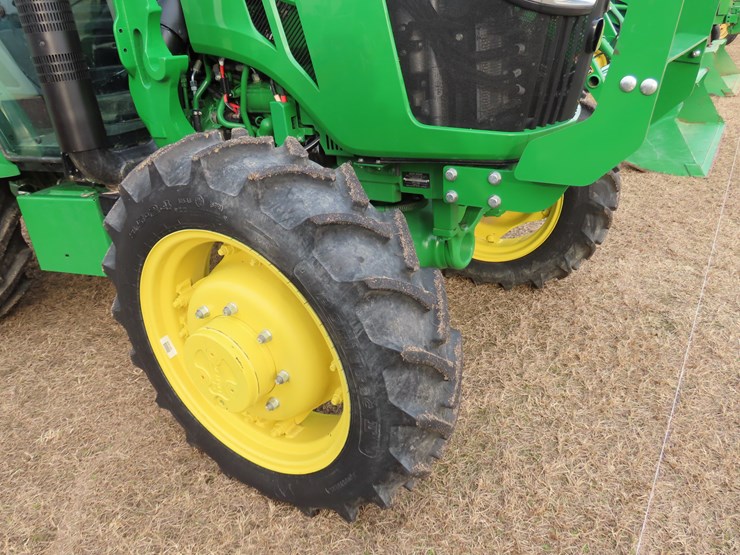 2022-john-deere-5055e-image-3