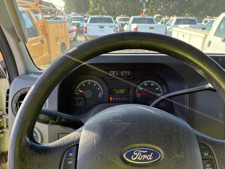 2010-ford-e350-image-15