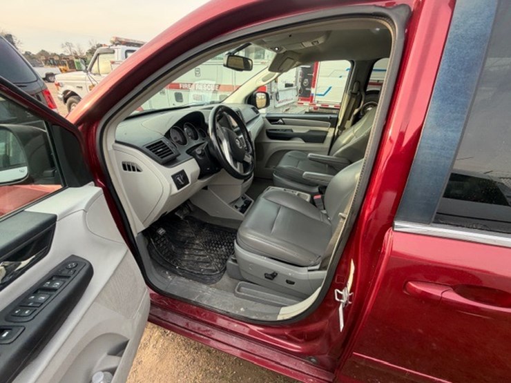 #31679-•-2012-vw-routan-image-38