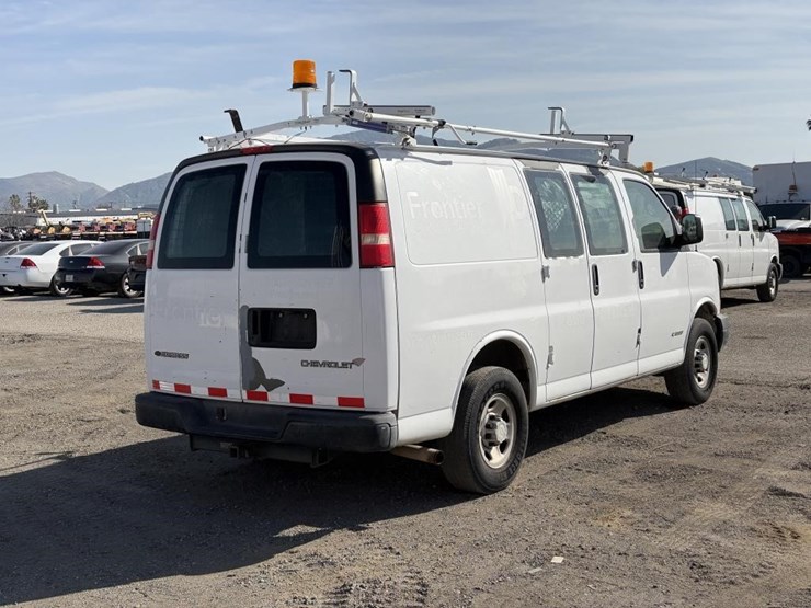 2006-utility-van-image-3
