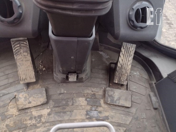 2019-deere-324l-image-8