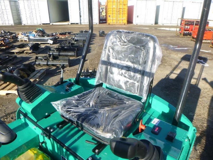 2025-agt-h15r-hydraulic-excavator-image-19