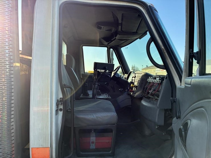 2003-international-7400-image-9