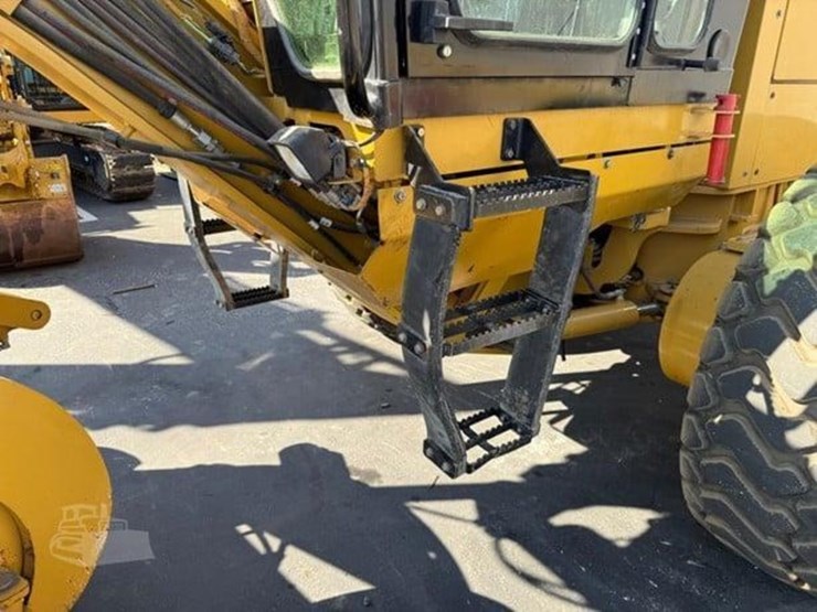 2023-caterpillar-140gc-image-5