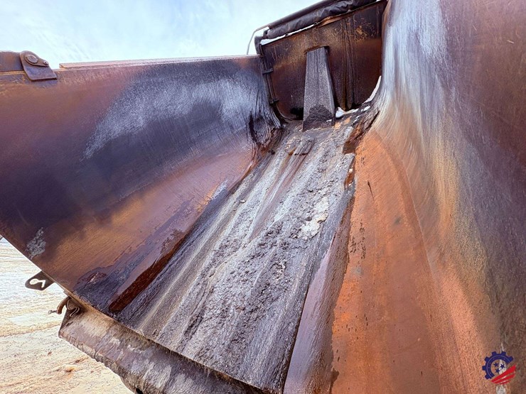 2017-mack-granite-gu713-image-77