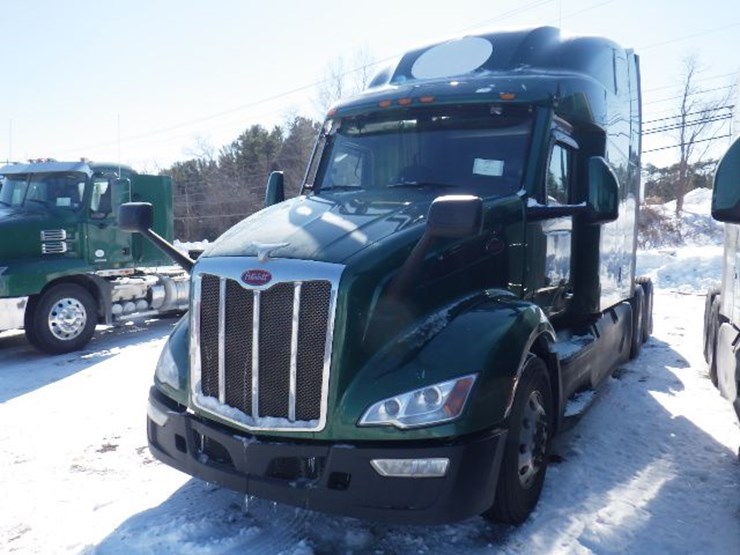 2023-peterbilt-579-image-1