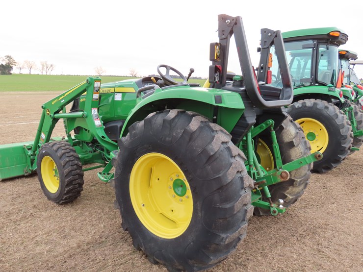 2019-john-deere-4044m-image-11