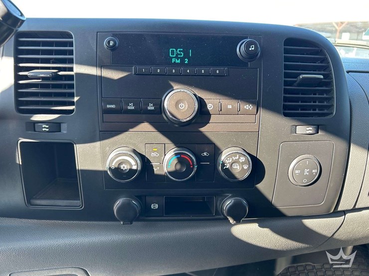 2014-chevrolet-silverado-3500-image-14