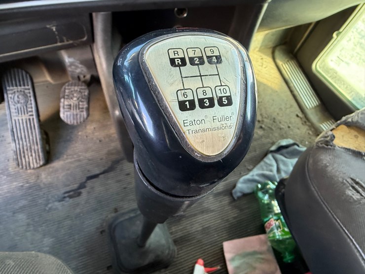 2010-kenworth-t800-image-34