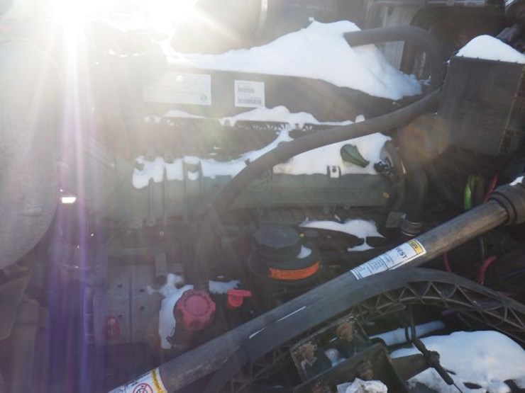 2018-volvo-vnl-300-image-21