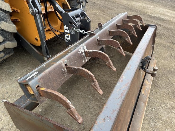 2011-case-570m-xt-image-19