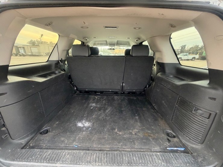 2012-chevrolet-tahoe-image-18