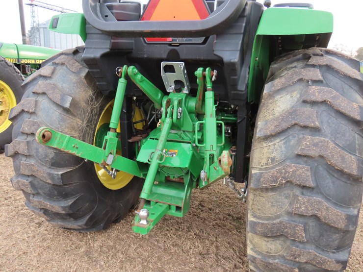 2019-john-deere-4044m-image-10
