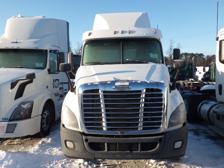 2018-freightliner-cascadia-125-image-2