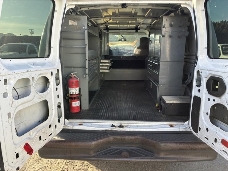 2010-ford-e350-image-12