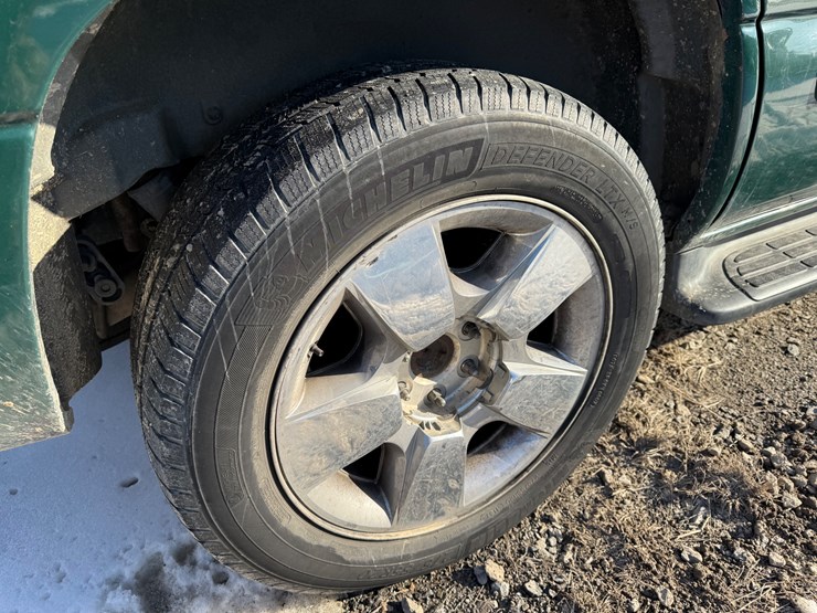 2004-chevrolet-tahoe-image-13