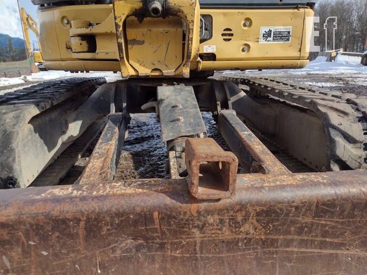 2013-deere-35d-image-21